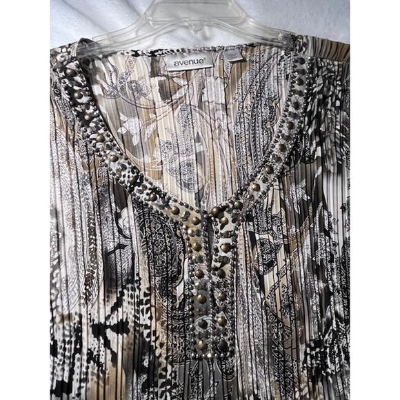 Avenue Animal Print Boho Blouse | Size 26/28 | Flowing Plus Size Statement Top - Picture 3 of 8